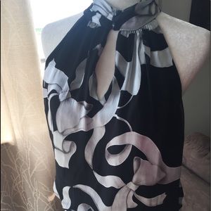 Beautiful keyhole Top WHBM